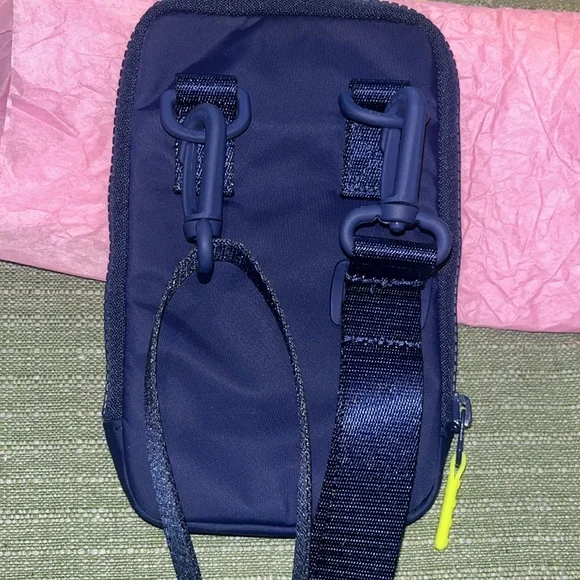 Lululemon Athletica Unisex  Camouflage Zip Top Crossbody Bag - Blue & Brown EUC - Picture 9 of 16